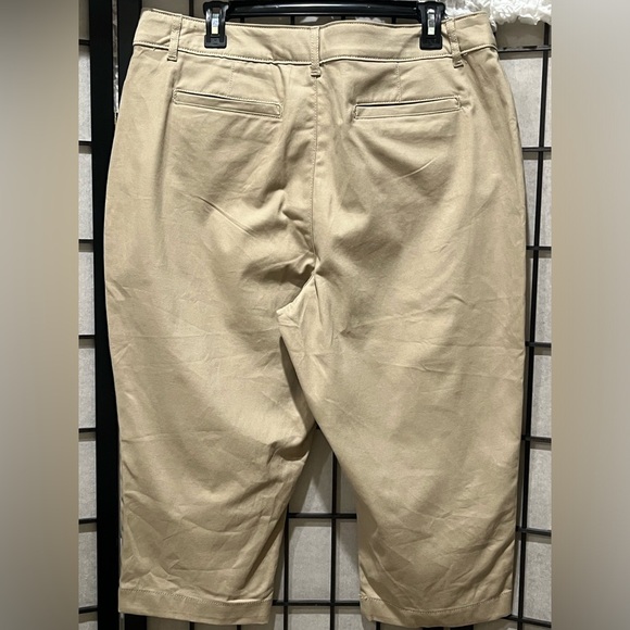 St. John's Bay MIDRISE CAPRI, EASY FIT HIKING, WOMEN SIZE 16 - Picture 5 of 11